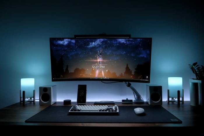 Meja PC gaming terbaik untuk setup minimalis