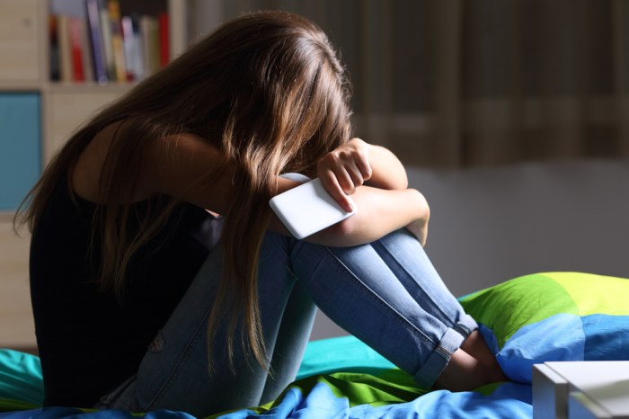 Harmful icliniq teenager addiction