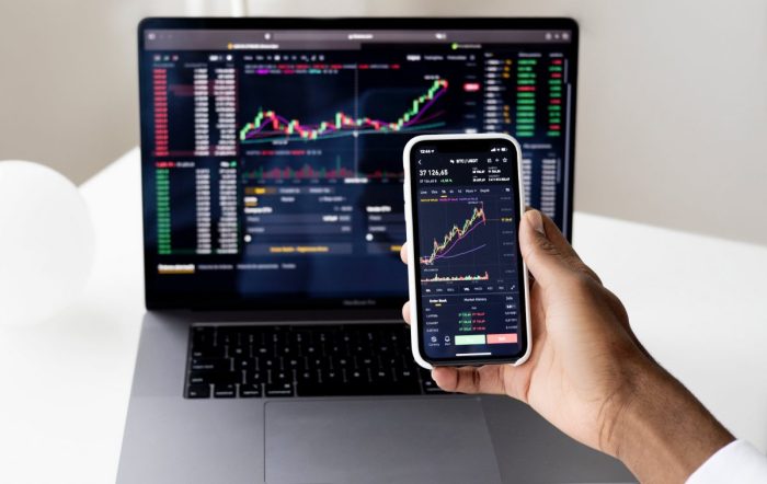 Aplikasi manajemen keuangan terbaik untuk trader aktif